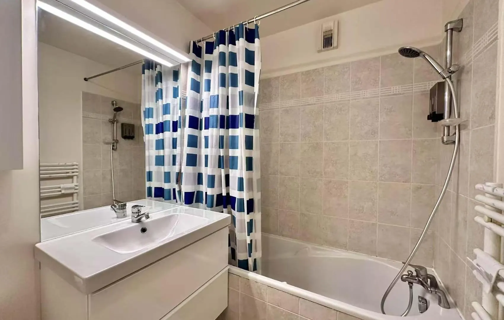 Appartement Calm Au Maison Des Arts De Plessis Le Plessis-Robinson 0*,